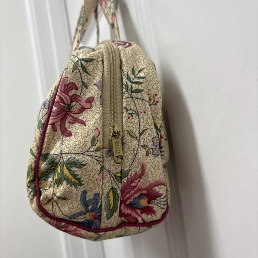 Vintage Cottagecore Floral Travel Cosmetics Bag‎ Clean Pink Interior Top Zip